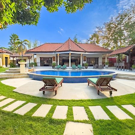 Villa Bugis Abimanyu Seminyak Экстерьер фото