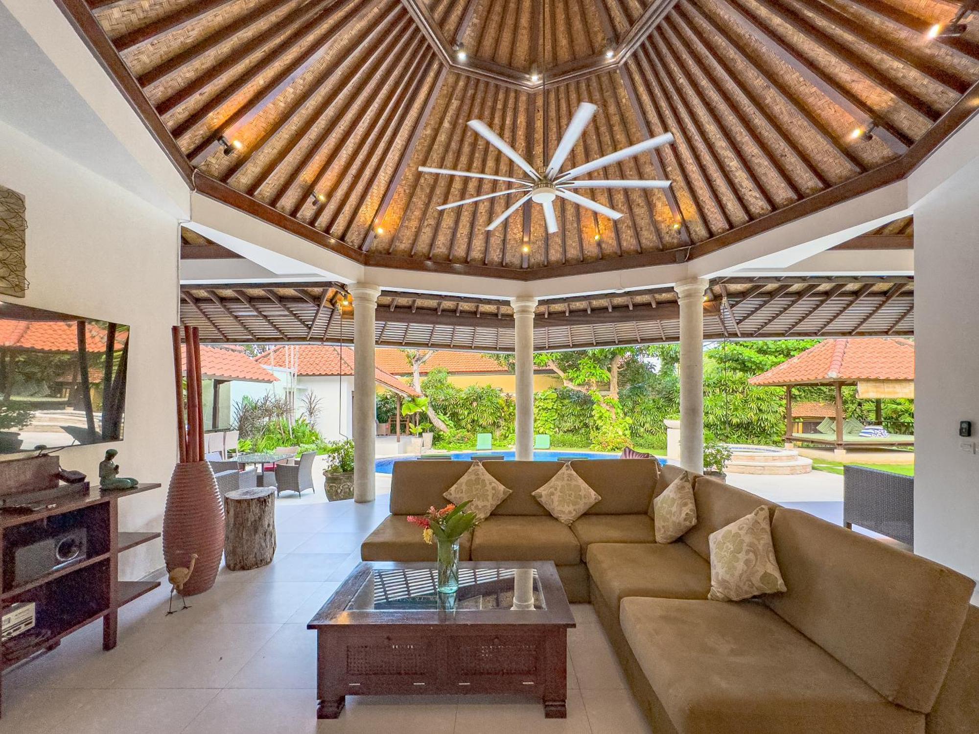 Villa Bugis Abimanyu Seminyak Номер фото